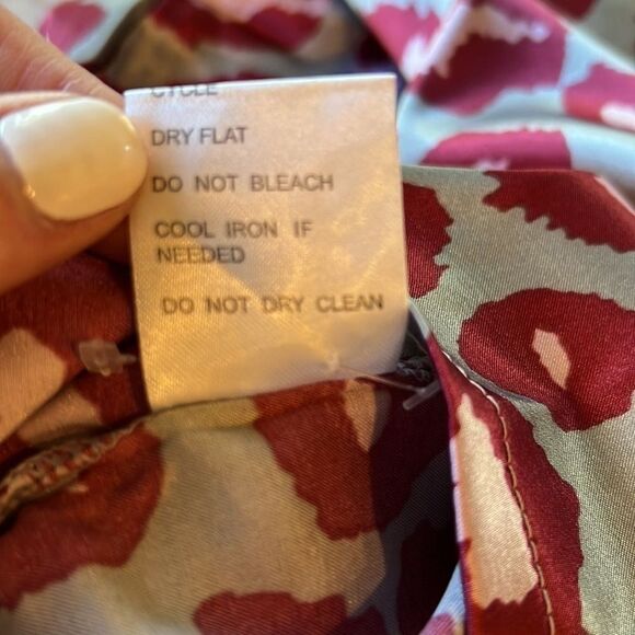 TRACY NEGOSHIAN Women’s Ana Leopard Print Shift Dress Gray/Pink/Red Size Medium - Picture 12 of 12